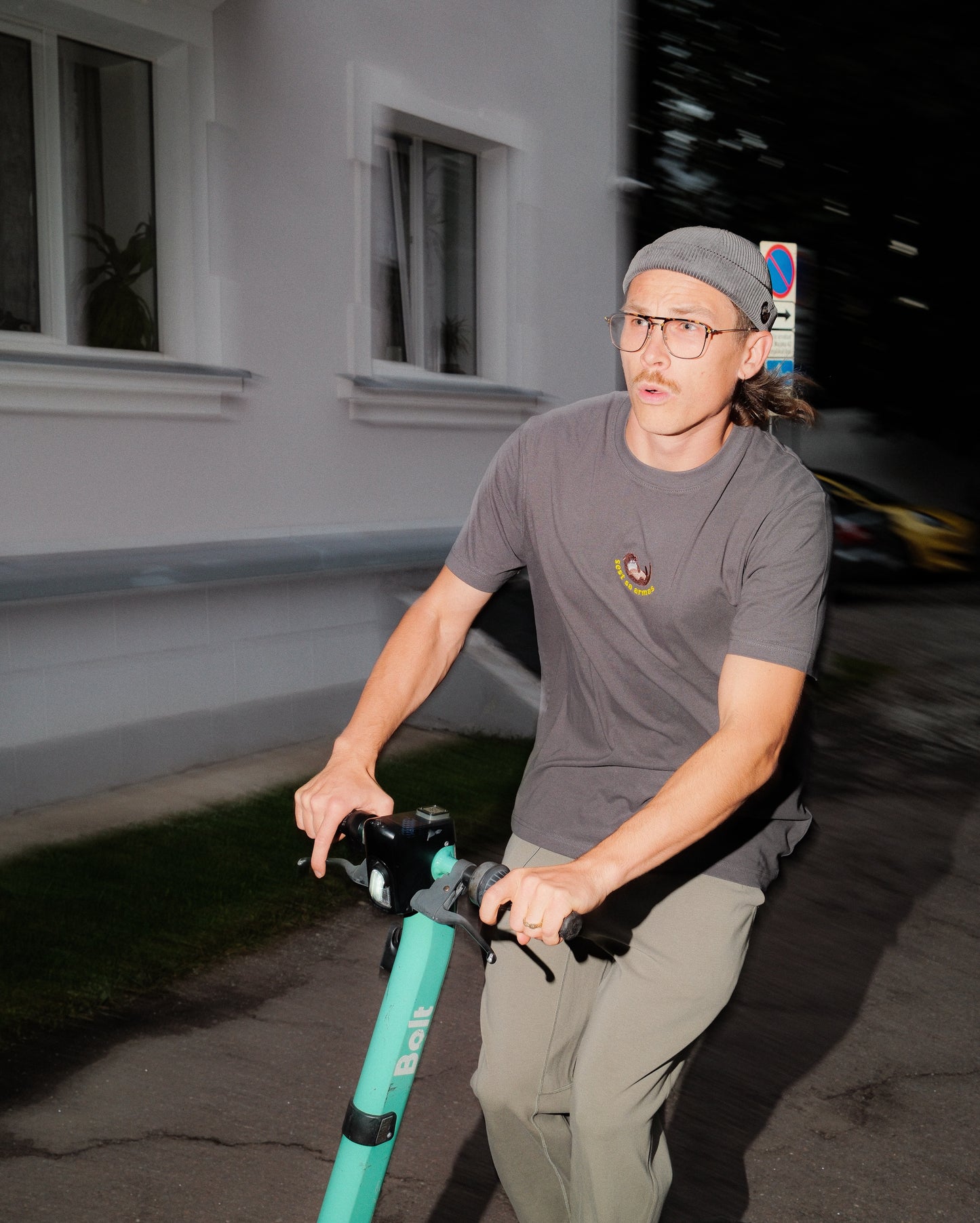 Armas t-särk | Tumehall