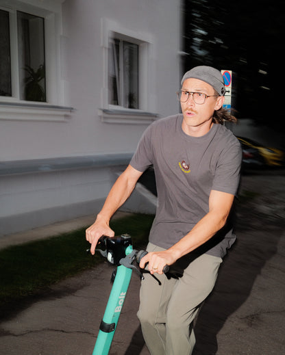 Armas t-särk | Tumehall