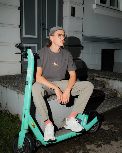 Armas t-särk | Tumehall