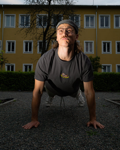 Armas t-särk | Tumehall