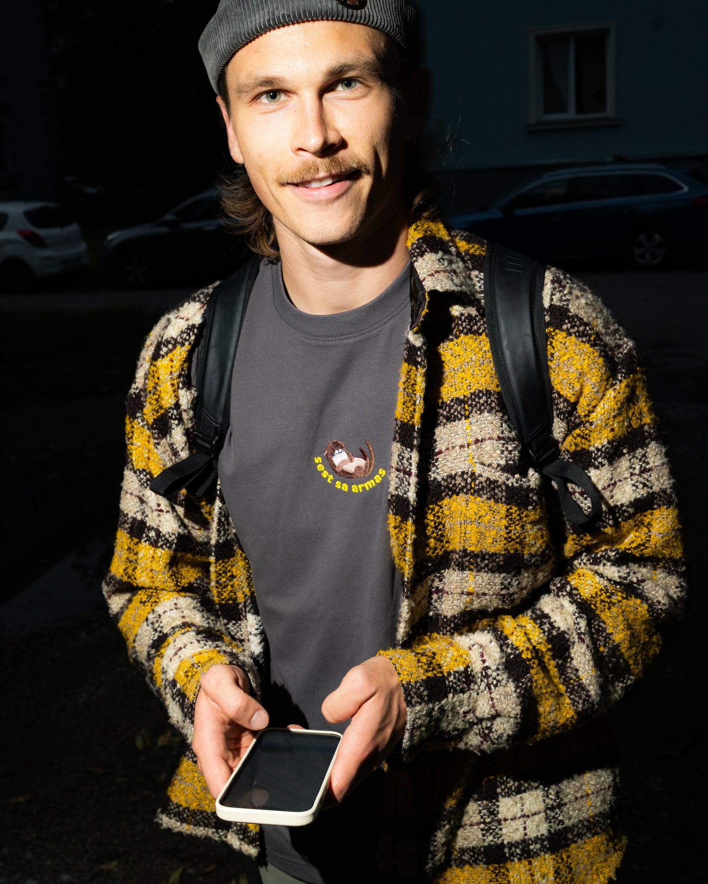 Armas t-särk | Tumehall